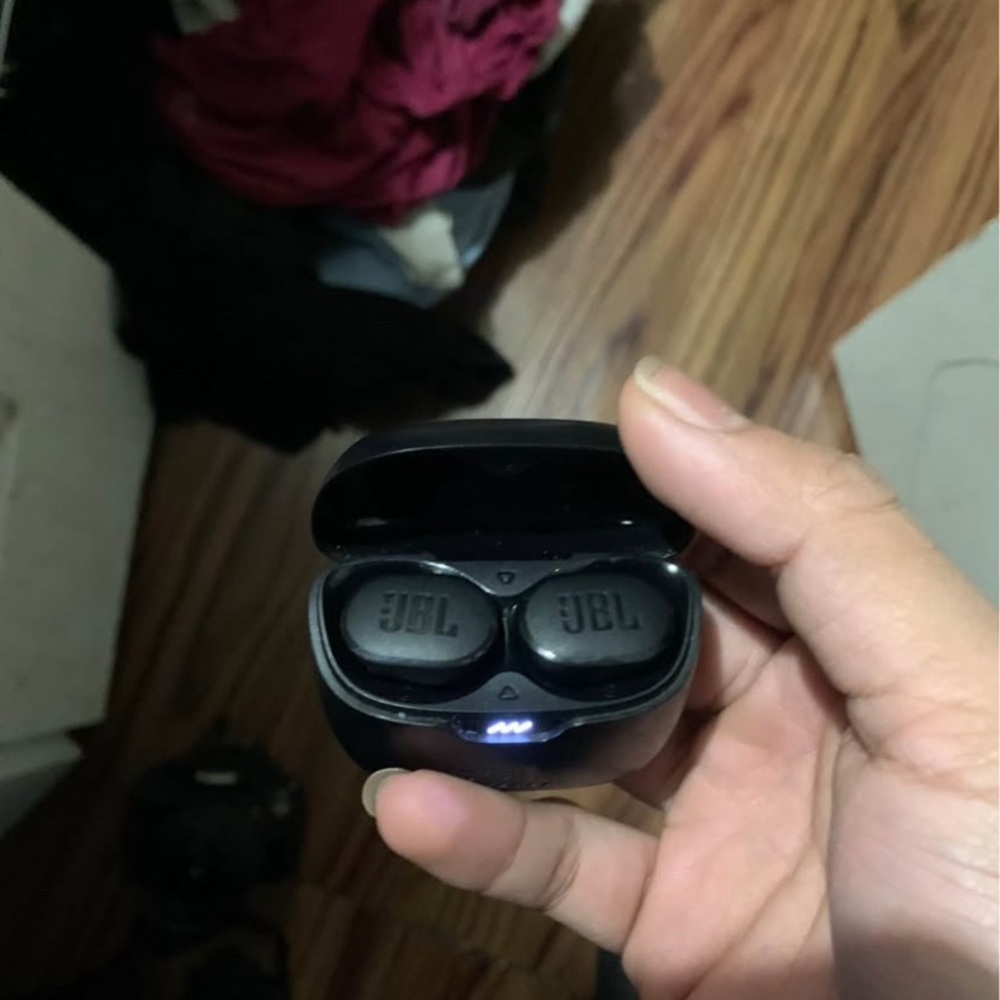 JBL Black True Wireless Earbuds